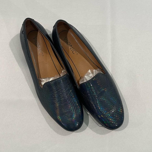 NWT-VIONIC Willa Iridescent Hologram Snake Emboss Slip On Flats Loafers Shoes 7 - Picture 5 of 8